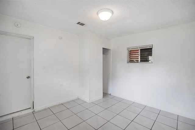 $950 | 2020 B Rosalee Street, La Marque, TX 77568