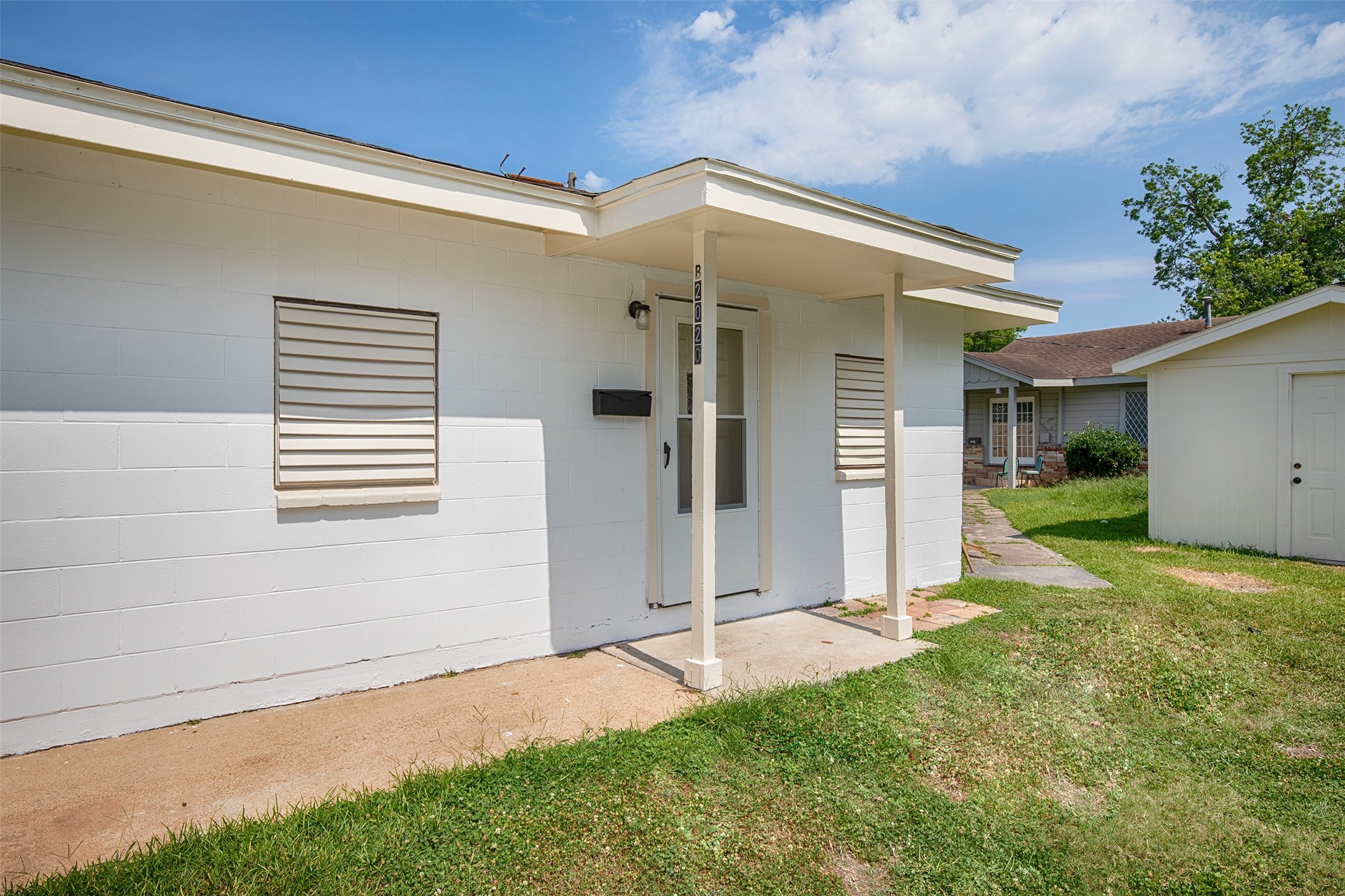 2020 B Rosalee Street La Marque, TX 77568 - Photo 2 of 22 Another look at the entry to the duplex.