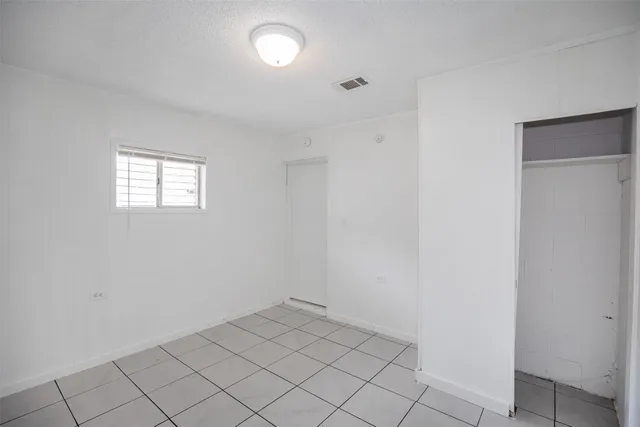 $950 | 2020 B Rosalee Street, La Marque, TX 77568