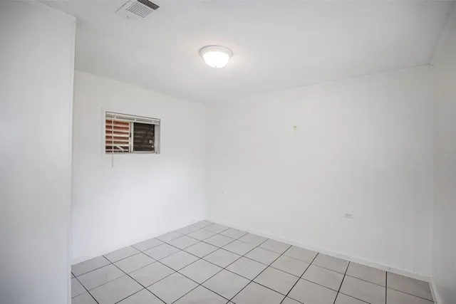 $950 | 2020 B Rosalee Street, La Marque, TX 77568