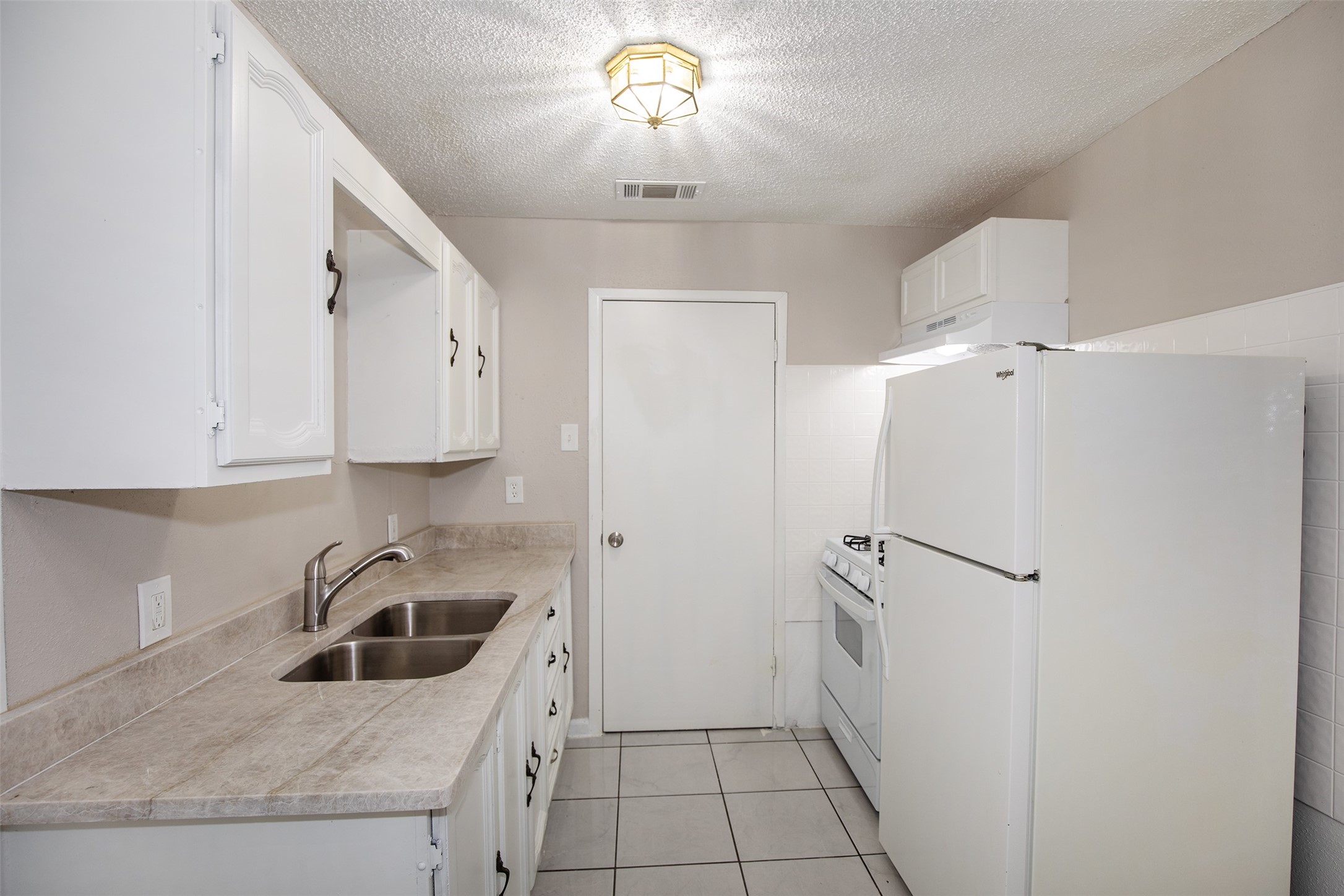 2020 B Rosalee Street La Marque, TX 77568 - Photo 4 of 22