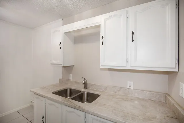 $950 | 2020 B Rosalee Street, La Marque, TX 77568