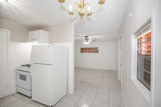 $950 | 2020 B Rosalee Street, La Marque, TX 77568