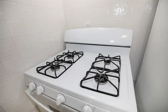 $950 | 2020 B Rosalee Street, La Marque, TX 77568