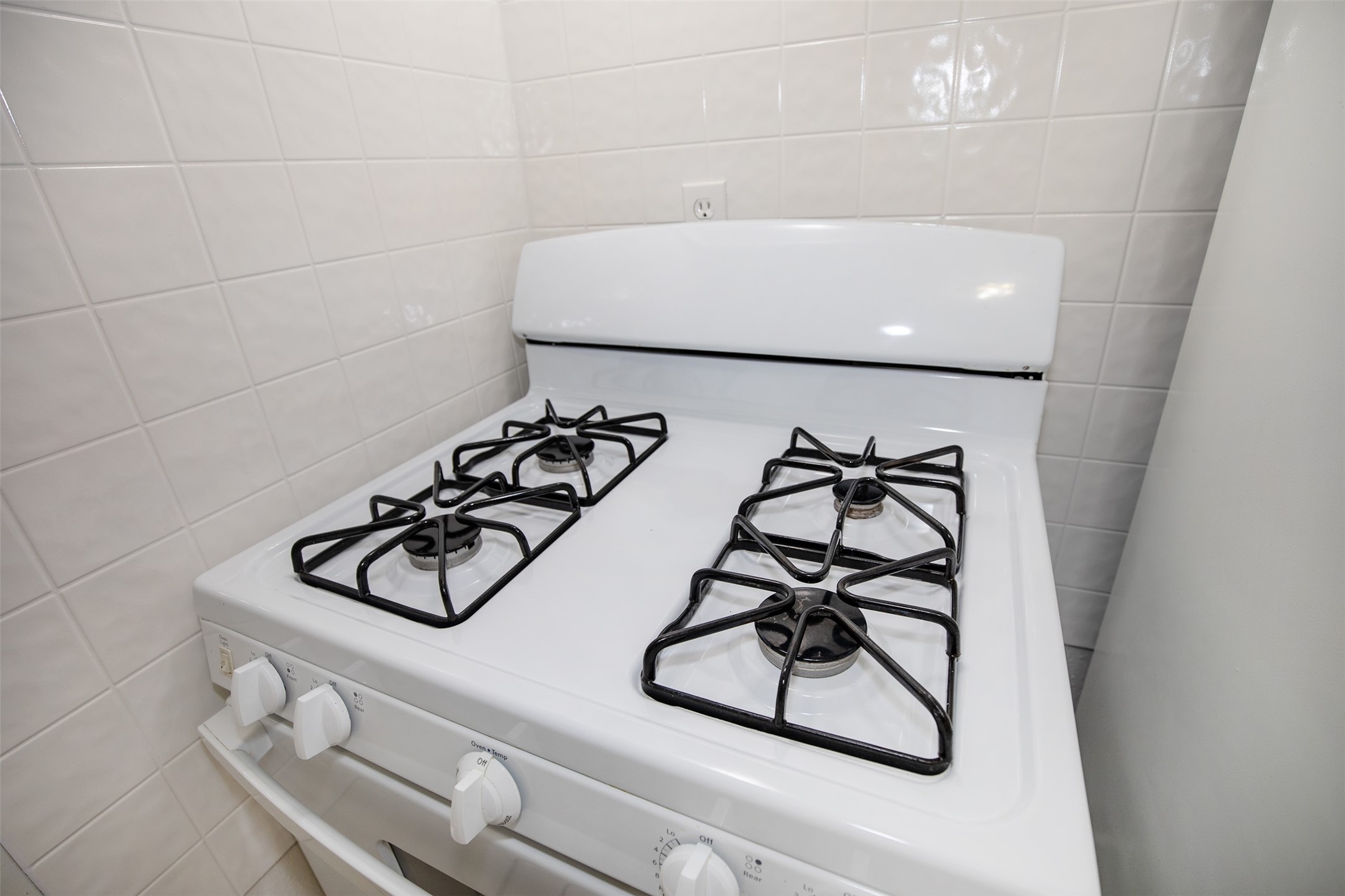 2020 B Rosalee Street La Marque, TX 77568 - Photo 8 of 22 Gas stove