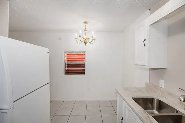 $950 | 2020 B Rosalee Street, La Marque, TX 77568