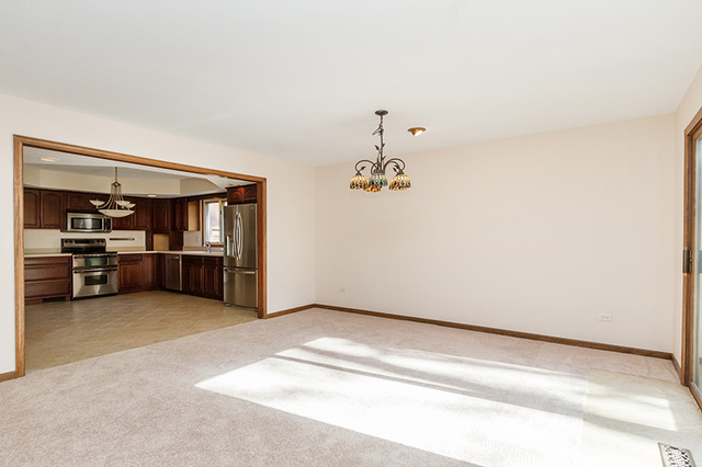 26 Green Ridge Road Elgin, IL 60120 - Photo 4 of 22