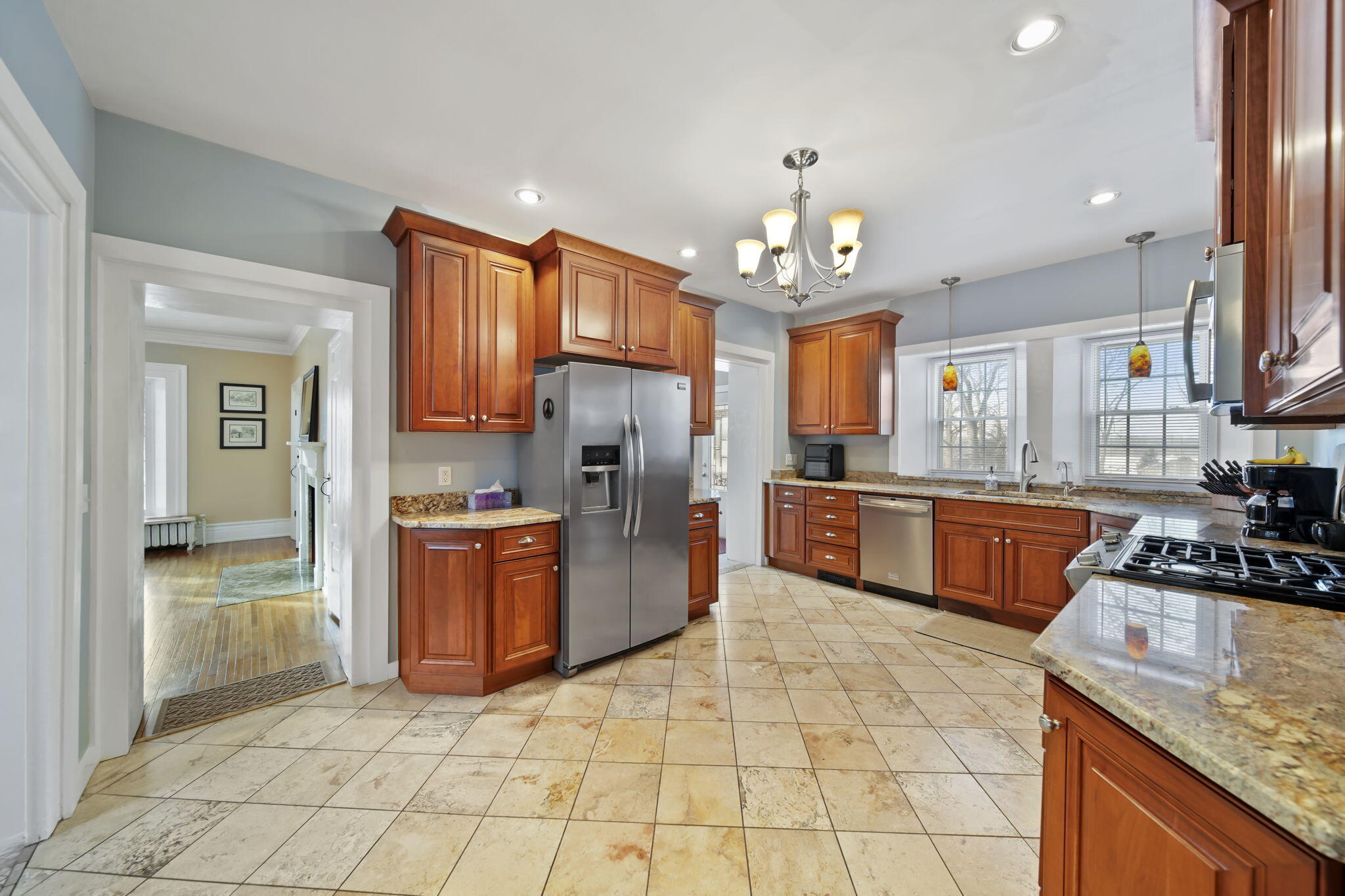 208 Glasgow Road Jackson, MI 49201 - Photo 11 of 94 Beautifully updated kitchen