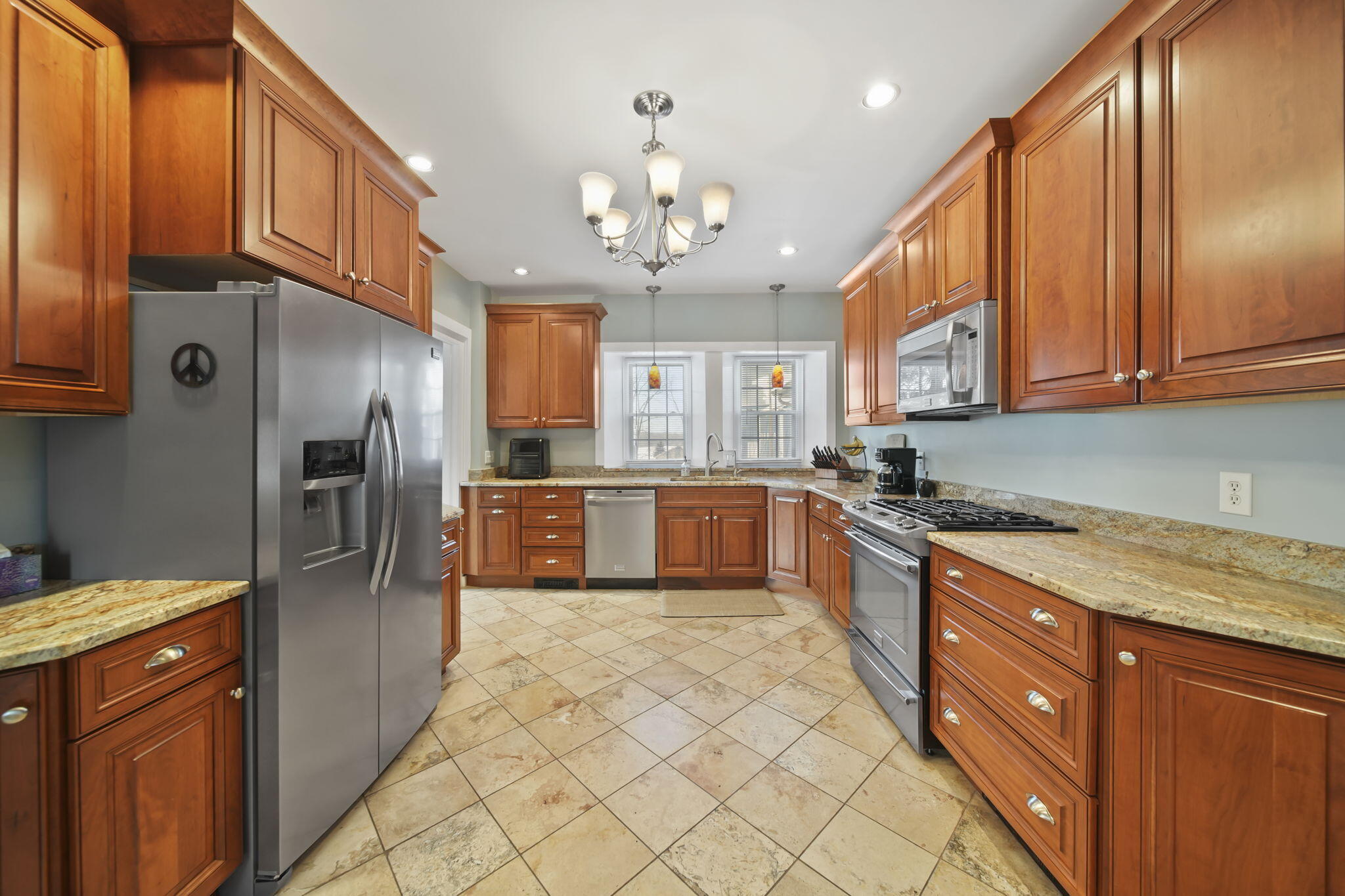 208 Glasgow Road Jackson, MI 49201 - Photo 12 of 94 Cherry cabinetry