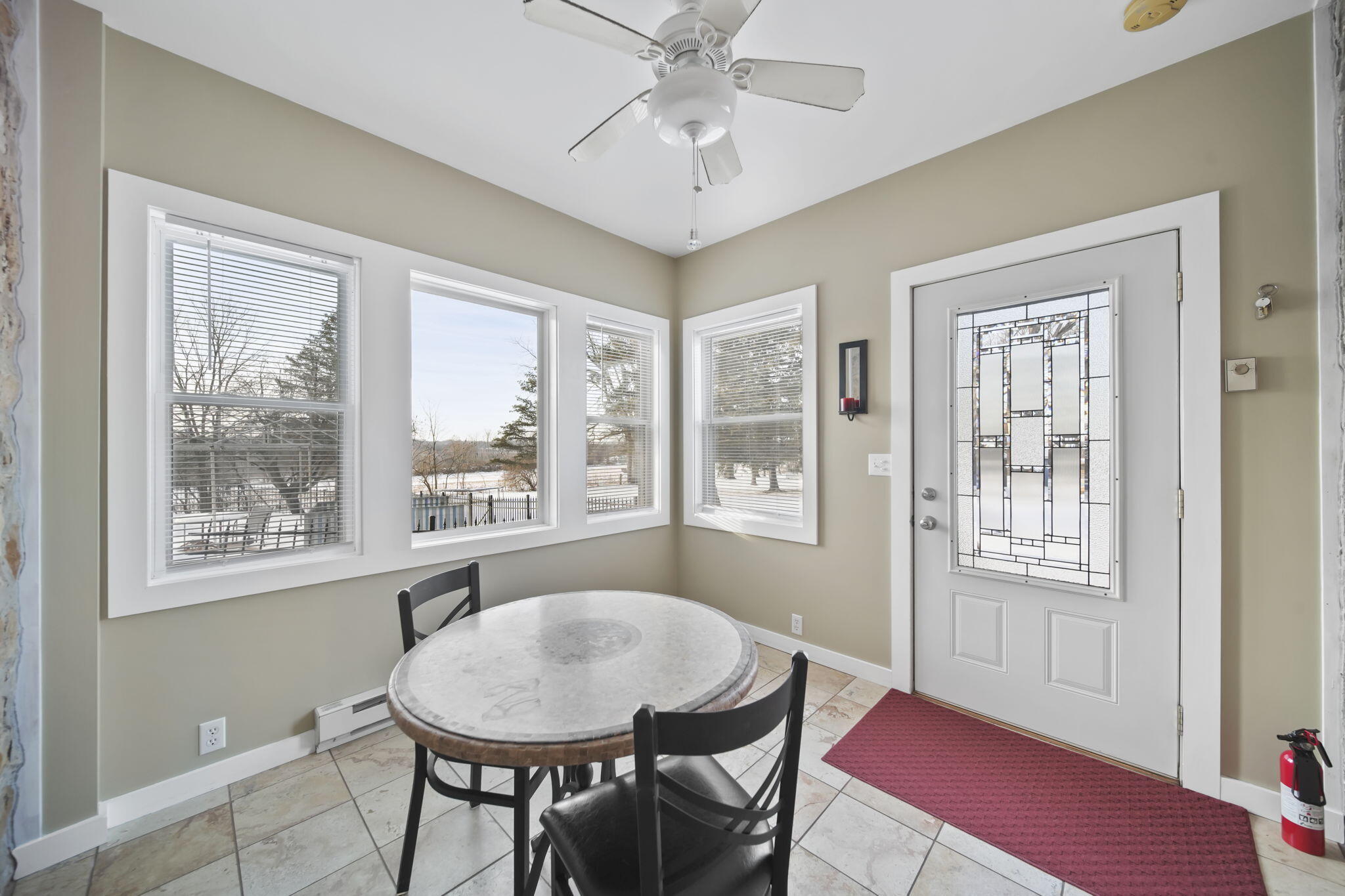 208 Glasgow Road Jackson, MI 49201 - Photo 14 of 94 Breakfast nook off of kitchen