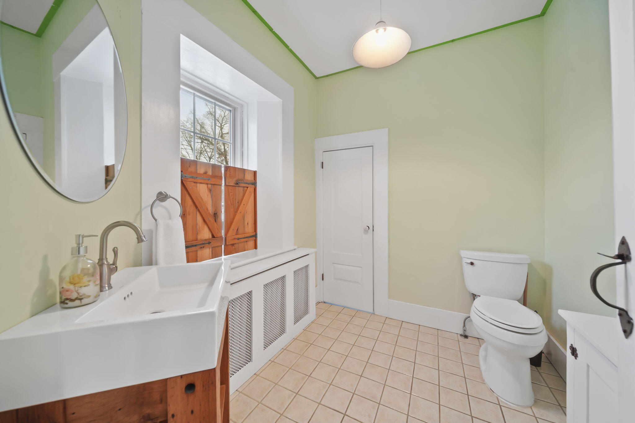 208 Glasgow Road Jackson, MI 49201 - Photo 21 of 94 Main level half bath