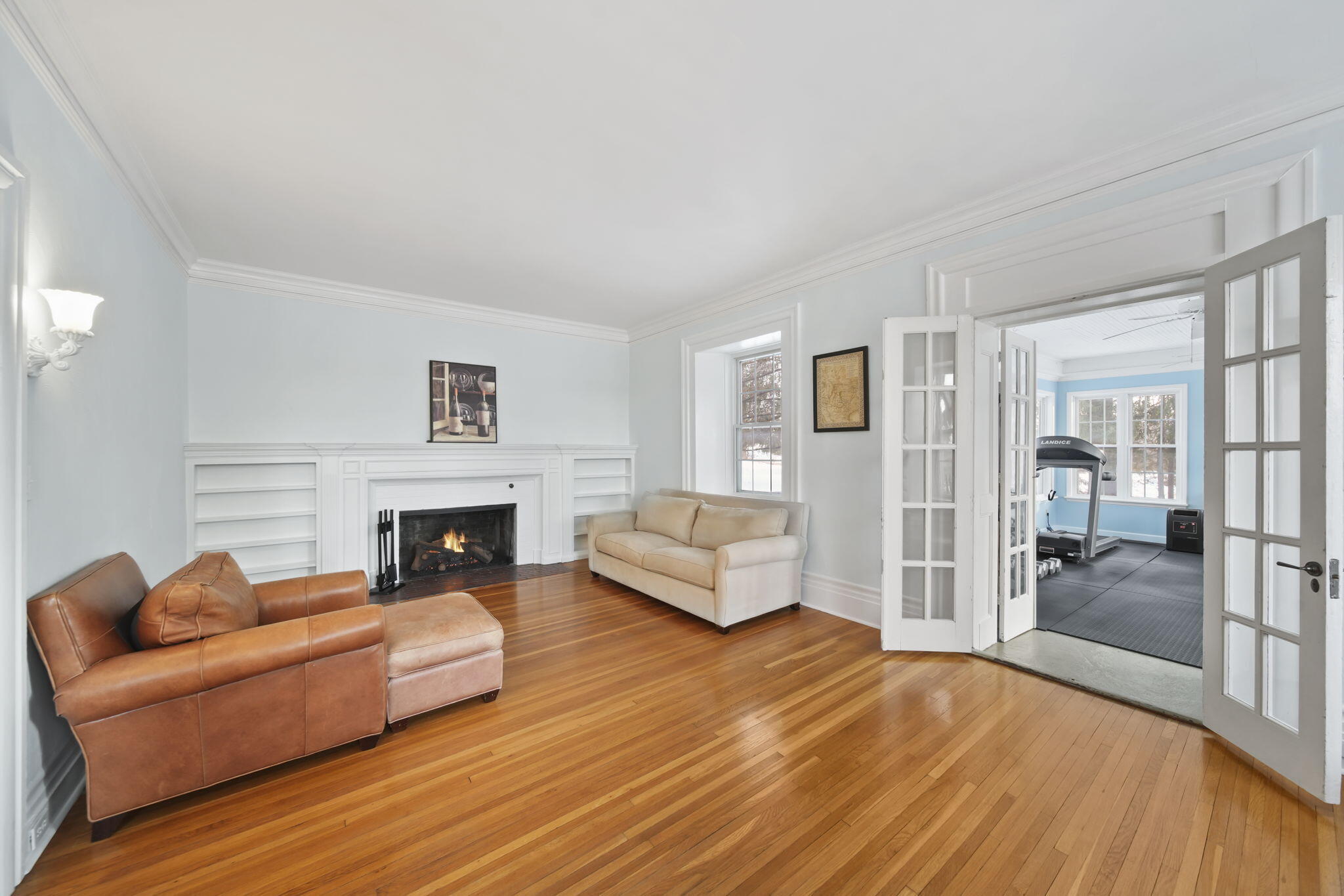 208 Glasgow Road Jackson, MI 49201 - Photo 23 of 94 Parlour living room with fireplace