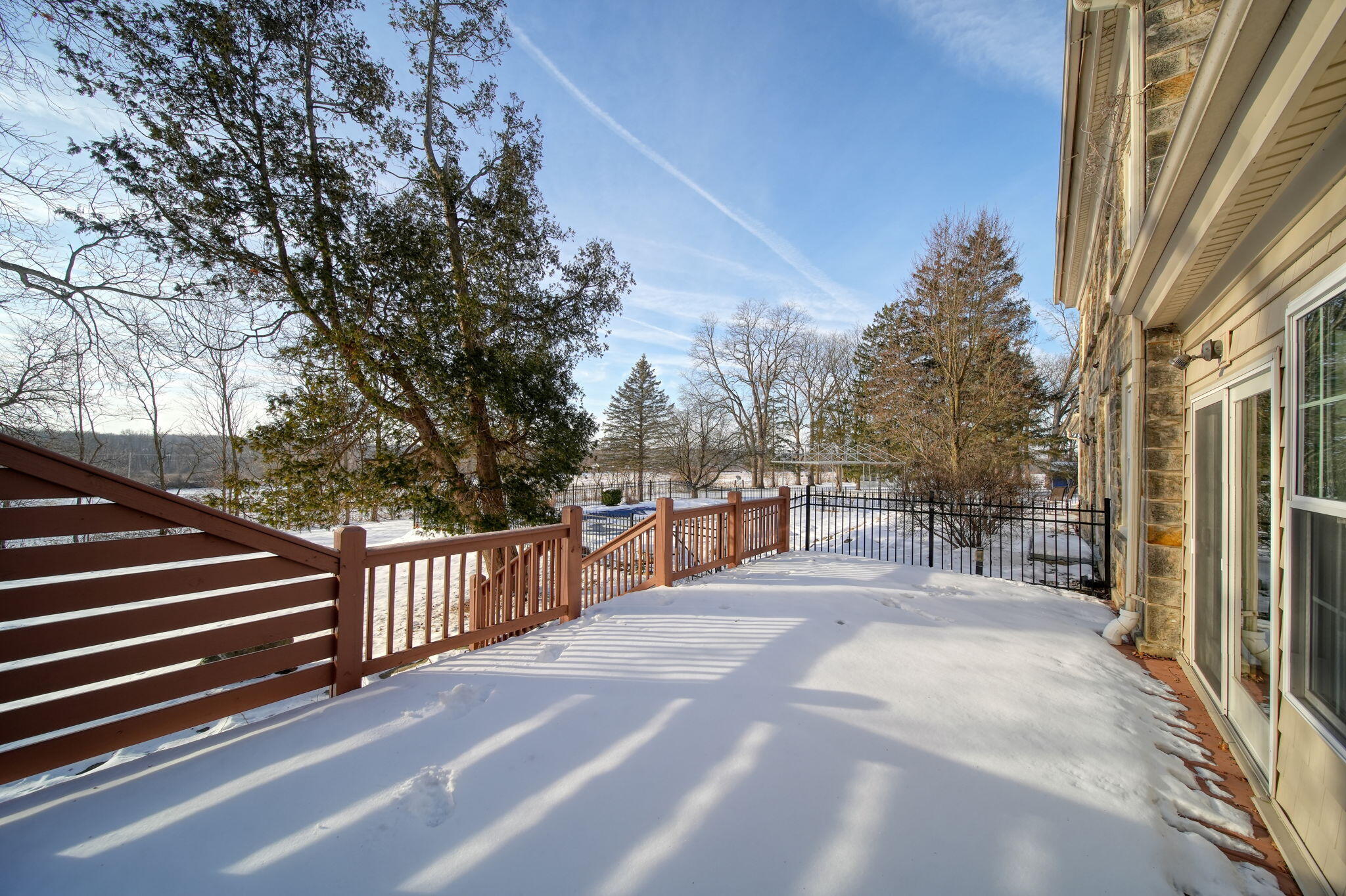 208 Glasgow Road Jackson, MI 49201 - Photo 41 of 94 Fantastic deck