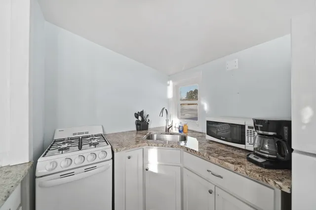 $727,000 | 208 Glasgow Road, Jackson, MI 49201