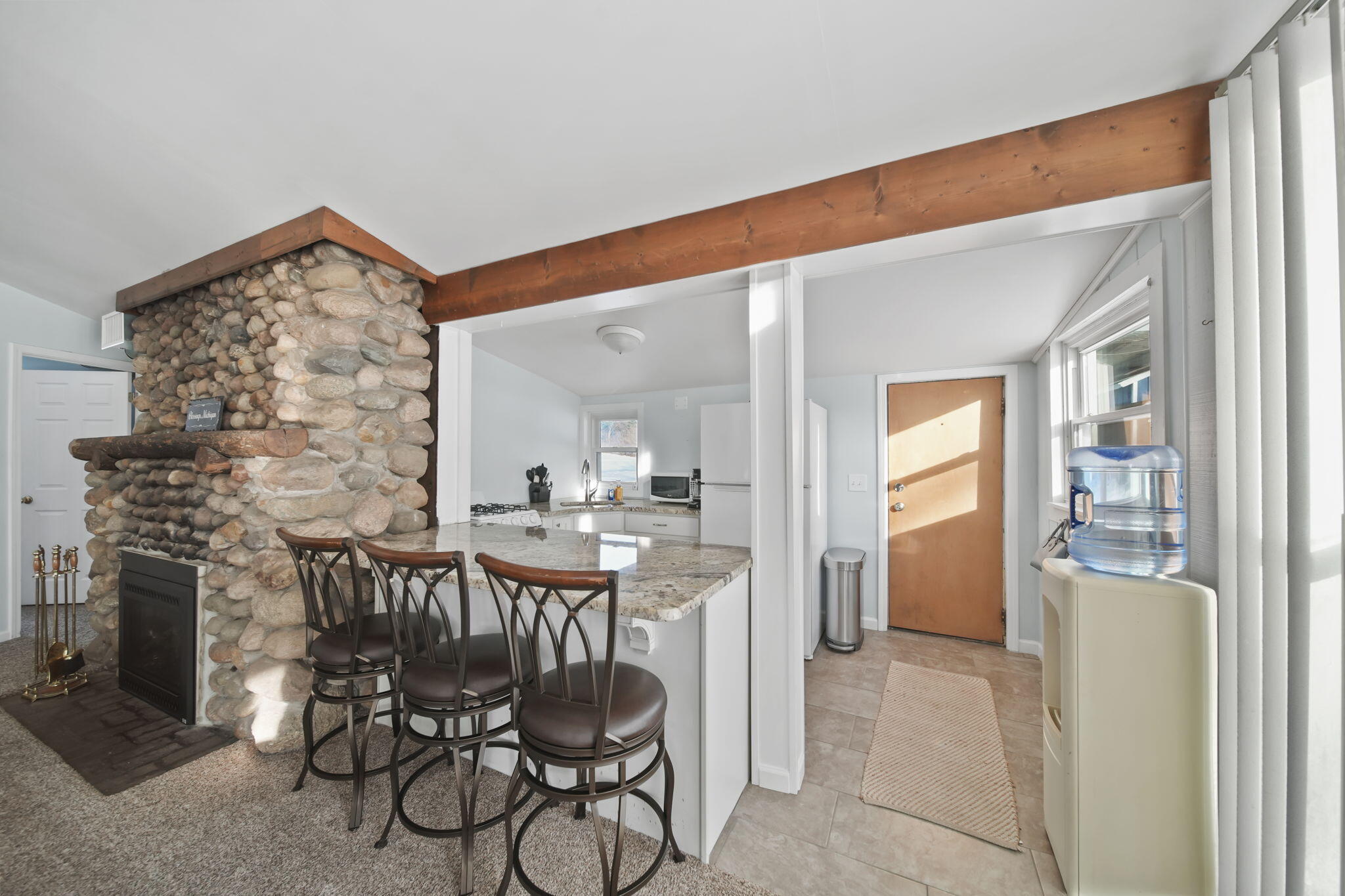 208 Glasgow Road Jackson, MI 49201 - Photo 54 of 94 Breakfast bar