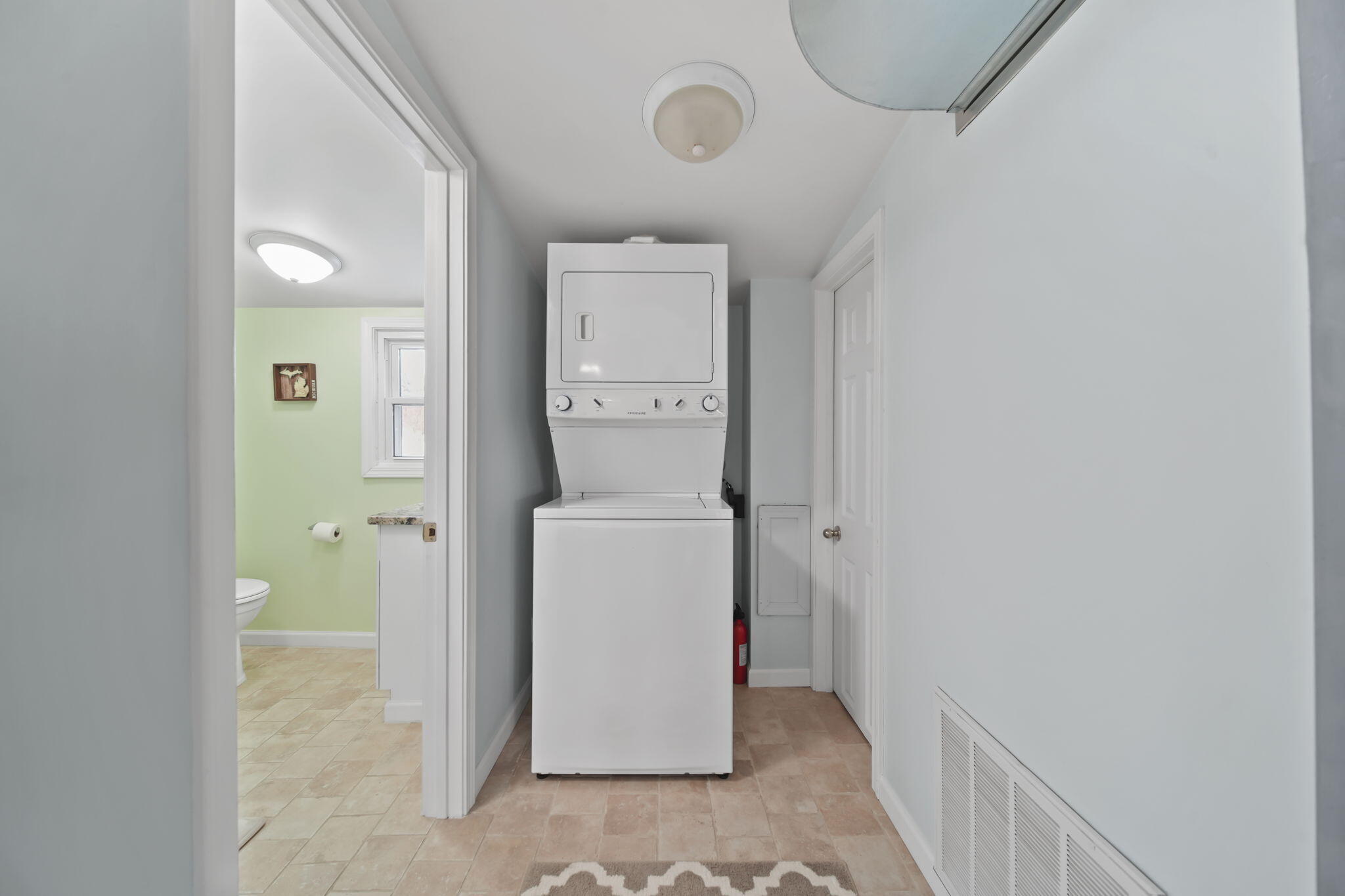 208 Glasgow Road Jackson, MI 49201 - Photo 58 of 94 Even a laundry area!