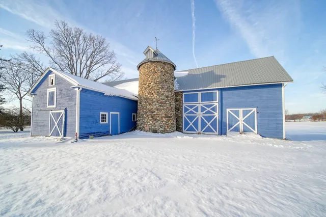 $727,000 | 208 Glasgow Road, Jackson, MI 49201