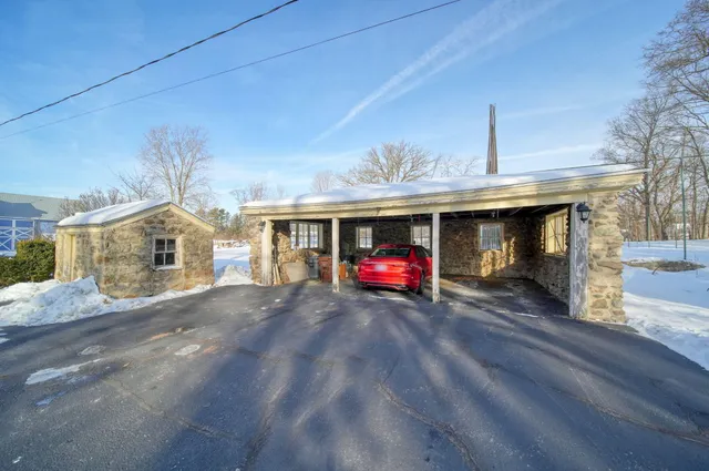 $727,000 | 208 Glasgow Road, Jackson, MI 49201