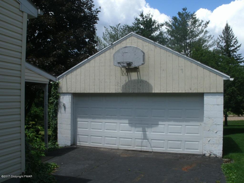 174 East County Road Sugarloaf, PA 18249 - Photo 2 of 13 2 garage