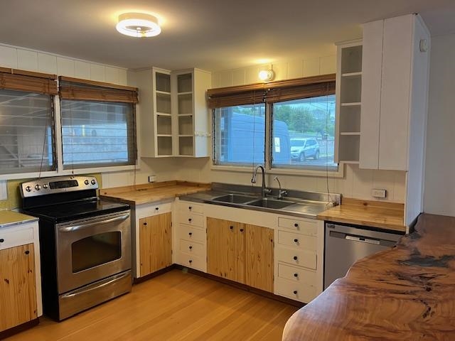 221 Upper Kimo Drive Kula, HI 96790 - Photo 5 of 21 a kitchen that has a sink and a stove