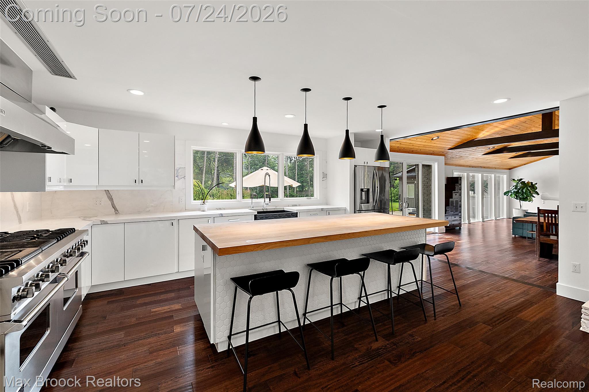 5553 Commerce Road West Bloomfield, MI 48324 - Photo 13 of 70 015-5553 Commerce-15.jpg