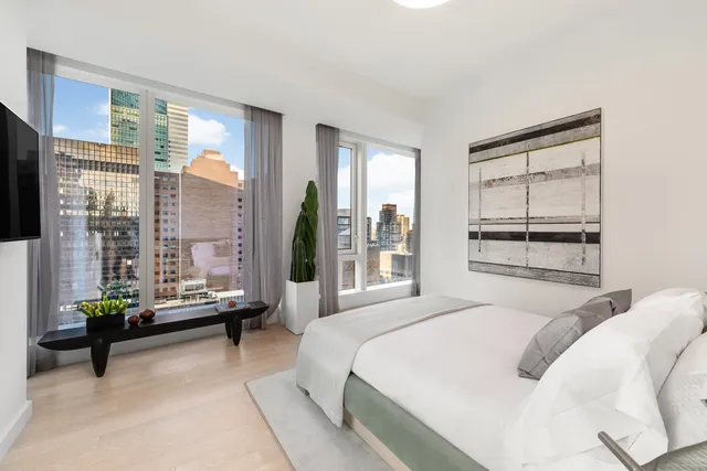 $2,475,000 | 138 East 50th Street, Unit 12C | Midtown East