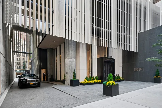 $2,475,000 | 138 East 50th Street, Unit 12C | Midtown East