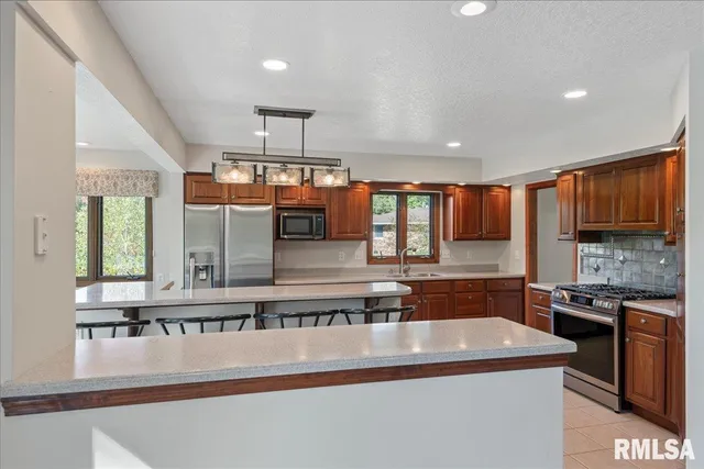 $825,000 | 12 Wedgewood Court, Taylorville, IL 62568