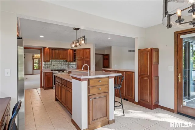 $825,000 | 12 Wedgewood Court, Taylorville, IL 62568