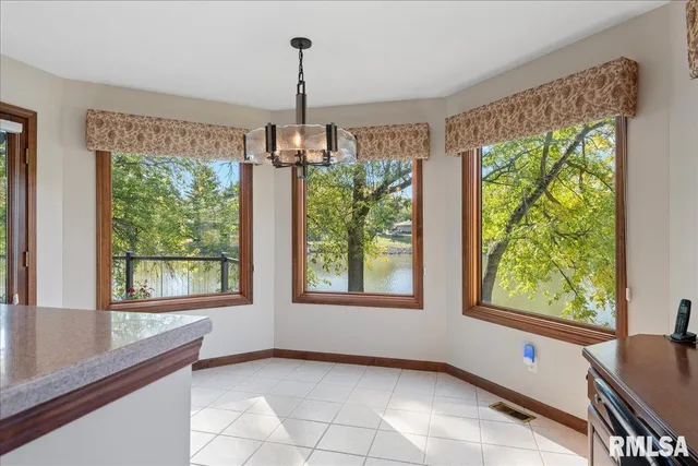 $825,000 | 12 Wedgewood Court, Taylorville, IL 62568