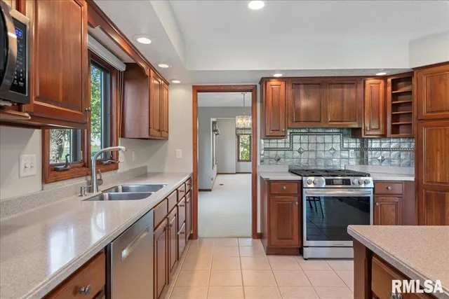 $825,000 | 12 Wedgewood Court, Taylorville, IL 62568