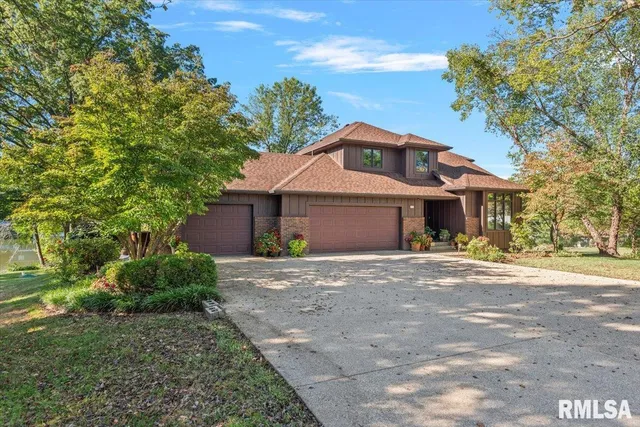 $825,000 | 12 Wedgewood Court, Taylorville, IL 62568