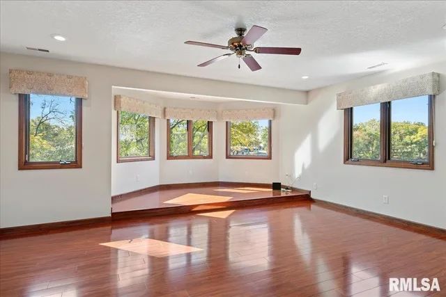 $825,000 | 12 Wedgewood Court, Taylorville, IL 62568