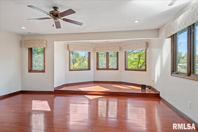 $825,000 | 12 Wedgewood Court, Taylorville, IL 62568