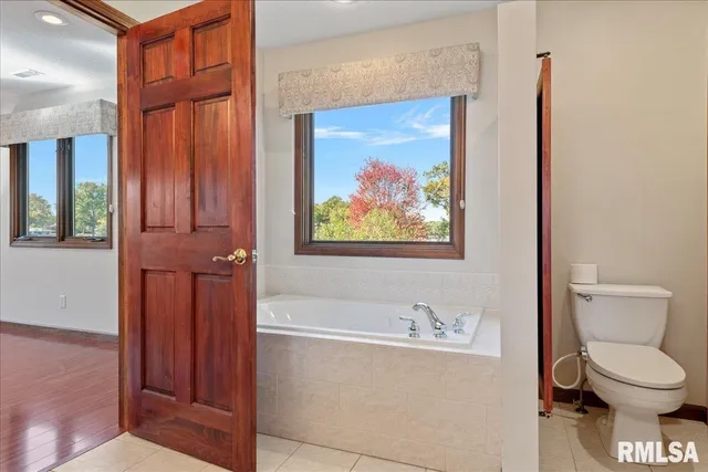 $825,000 | 12 Wedgewood Court, Taylorville, IL 62568