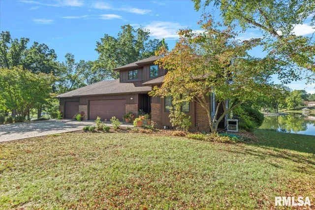 $825,000 | 12 Wedgewood Court, Taylorville, IL 62568