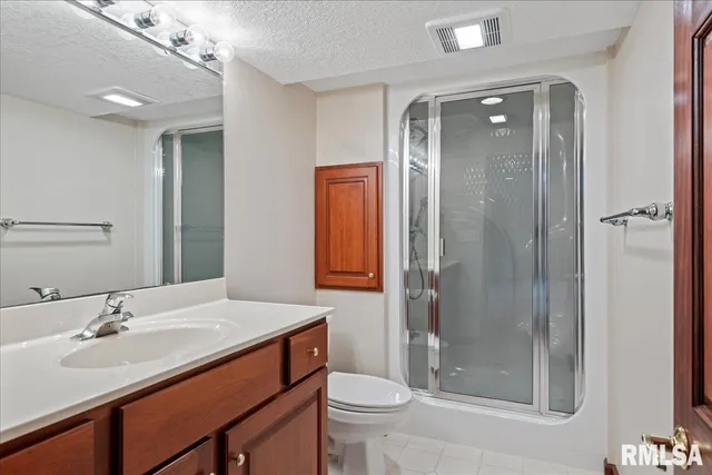 $825,000 | 12 Wedgewood Court, Taylorville, IL 62568