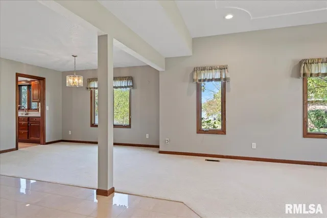 $825,000 | 12 Wedgewood Court, Taylorville, IL 62568