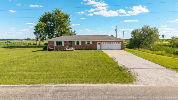 $270,000 | 1177 County Road 250, Deer Creek, IL 61733