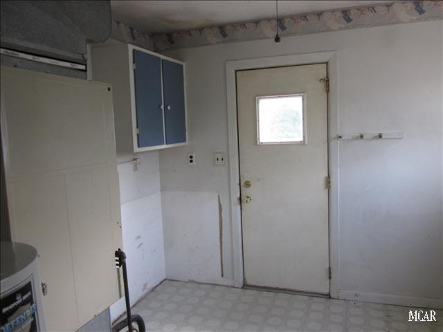 2110 Spaulding Road Monroe, MI 48162 - Photo 9 of 12 20019962-8.JPG