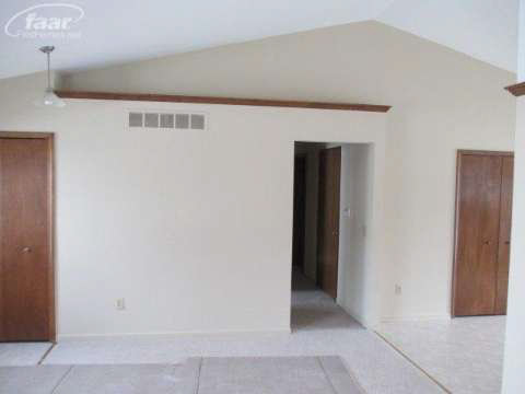3383 Reid Road Swartz Creek, MI 48473 - Photo 8 of 21 20394868-7.JPG