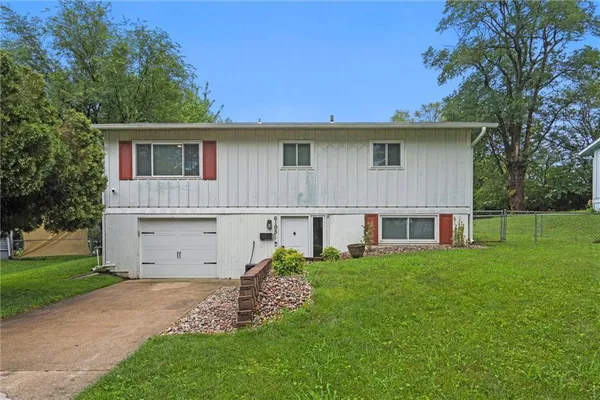 $175,000 | 6105 East 152nd Street, Grandview, MO 64030