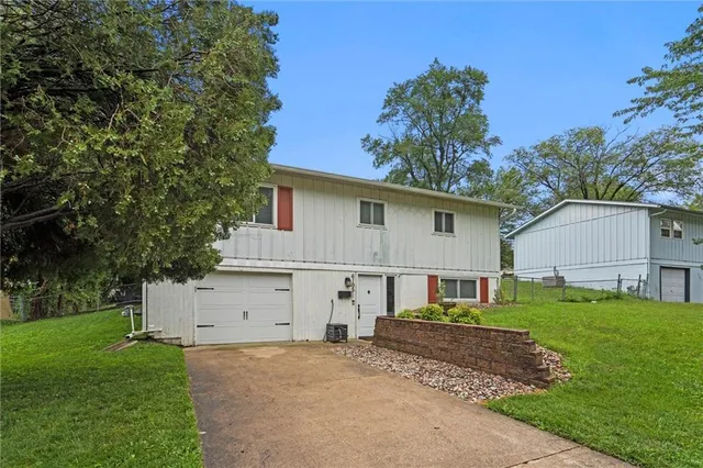 $179,000 | 6105 East 152nd Street, Grandview, MO 64030