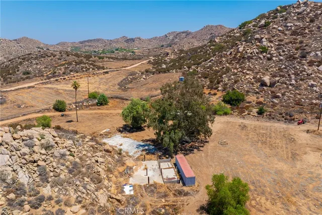 a view of a yard with a mountain