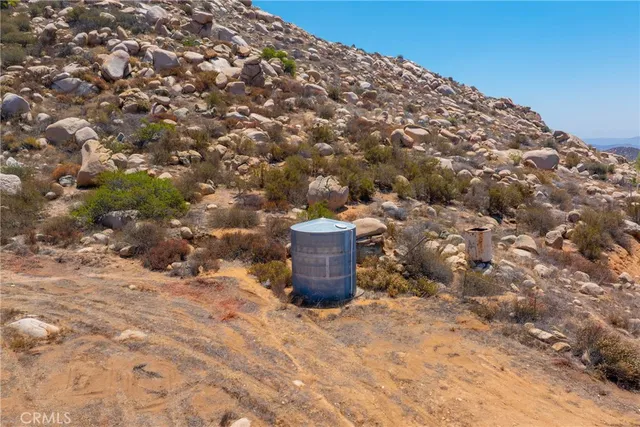 a view of a outdoor space of a house
