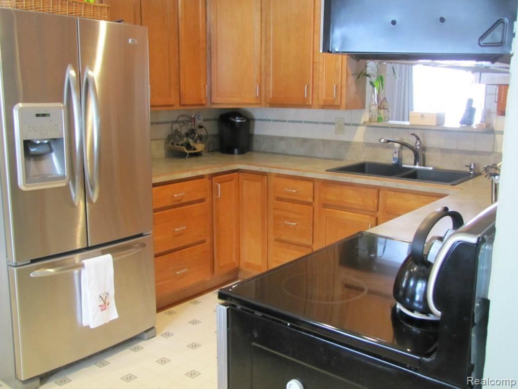 2933 Harvey Street Rochester, MI 48309 - Photo 13 of 38 Kitchen W/ SS Appliances & Double Oven All Included in Sale