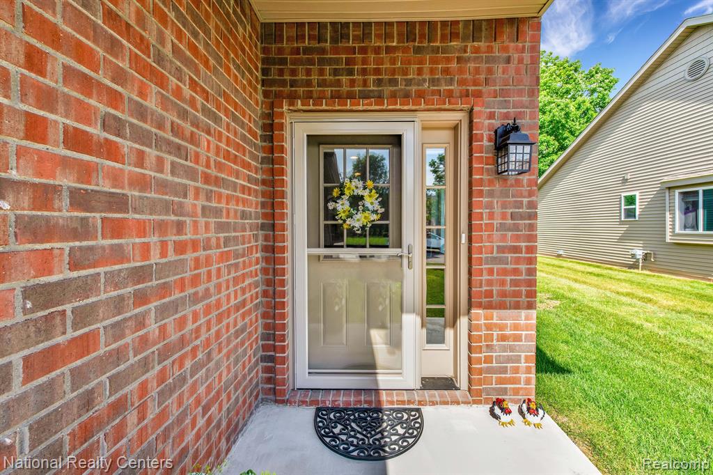 808 Chelsea Ridge Court, Unit 22 Howell, MI 48843 - Photo 2 of 26
