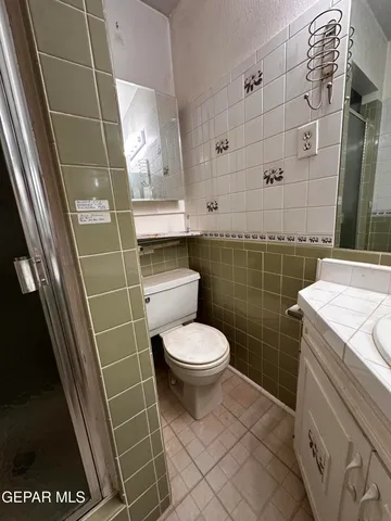 en empty room with windows and fan