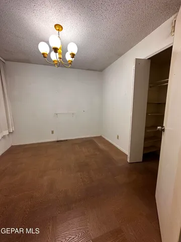 en empty room with windows and ceiling fan