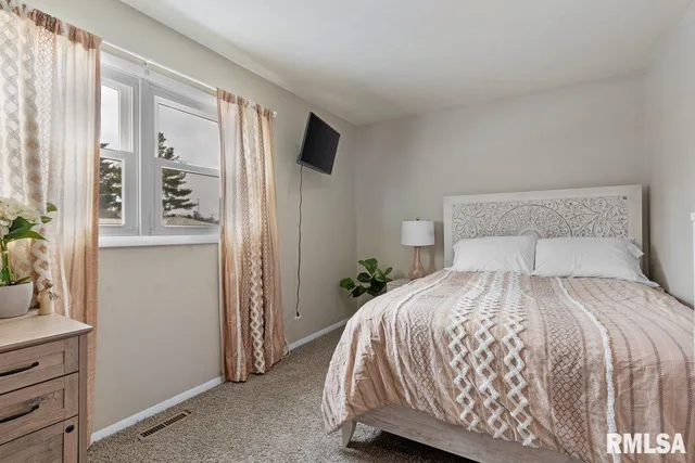 $260,000 | 50 Birch Lane, Williamsville, IL 62693